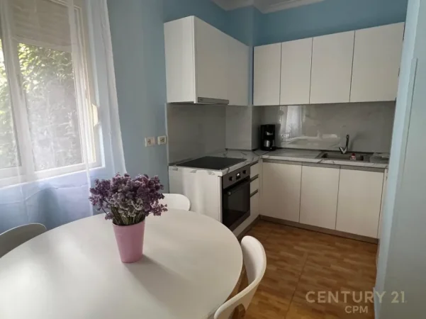 Tirane, jepet me qera apartament 1+1 Kati 1, 65 m² 650 € (rruga e barrikadave)