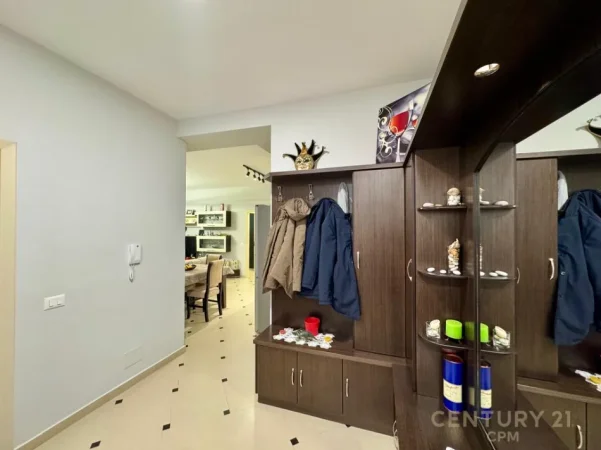 Tirane, jepet me qera apartament 2+1 Kati 5, 118 m² 500 € (yzberisht)