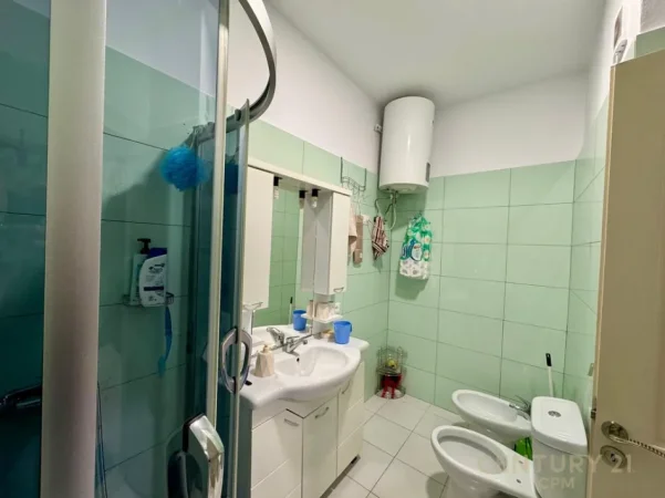 Tirane, jepet me qera apartament 2+1 Kati 5, 118 m² 500 € (yzberisht)