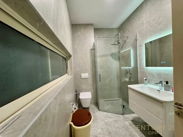 Tirane, jepet me qera apartament 2+1 Kati 5, 118 m² 500 € (yzberisht)