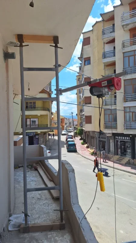 Tirane, shes Shitet vinç elektrik + krah + kolone Nortex NTPA600D/18 – 35 000 lek 350 €
