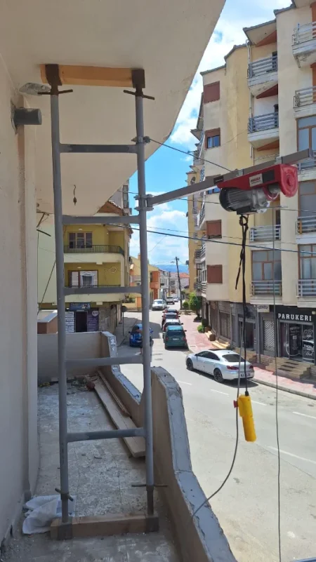 Tirane, shes Shitet vinç elektrik + krah + kolone Nortex NTPA600D/18 – 35 000 lek 350 €