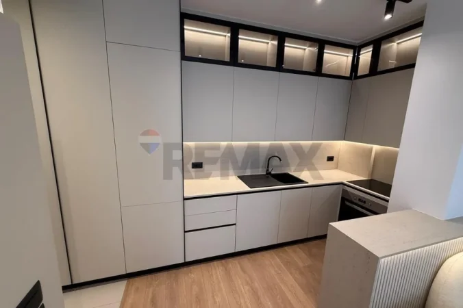 Tirane, jepet me qera apartament 1+1 Kati 8, 65 m² 800 € (green harmony)