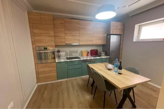 Tirane, jepet me qera apartament 1+1 Kati 0, 90 m² 500 € (Rruga Ferit Xhajko)