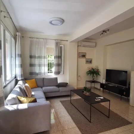 Tirane, shitet apartament 2+1+Aneks+Ballkon Kati 1, 330 m² (21 dhjetori)
