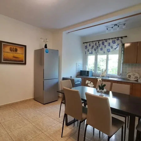 Tirane, shitet apartament 2+1+Aneks+Ballkon Kati 1, 330 m² (21 dhjetori)