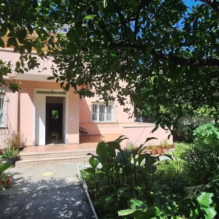 Tirane, shitet apartament 2+1+Aneks+Ballkon Kati 1, 330 m² (21 dhjetori)