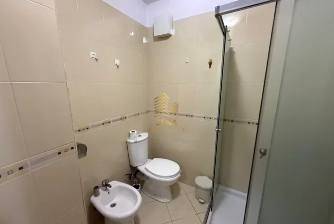 Tirane, jepet me qera apartament 2+1+Ballkon Kati 3, 85 m² 650 € (Jordan Misja)