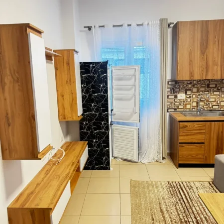 Tirane, jepet me qera apartament 1+1 Kati 0, 75 m² 500 € (5 MAJI)