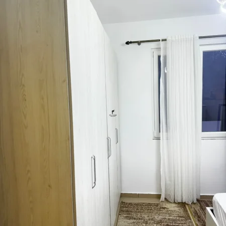 Tirane, jepet me qera apartament 1+1 Kati 0, 75 m² 500 € (5 MAJI)