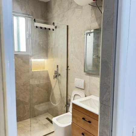 Tirane, jepet me qera apartament 1+1 Kati 0, 75 m² 500 € (5 MAJI)