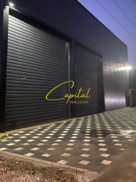 Tirane, jepet me qera magazine Kati 0, 150 m² 1.000 € (CASA ITALIA)