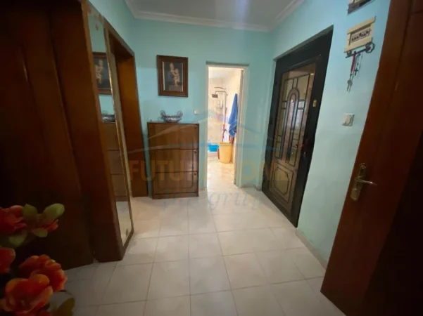 Tirane, jepet me qera apartament 2+1 Kati 1, 85 m² 600 € (Rruga e Elbasanit)
