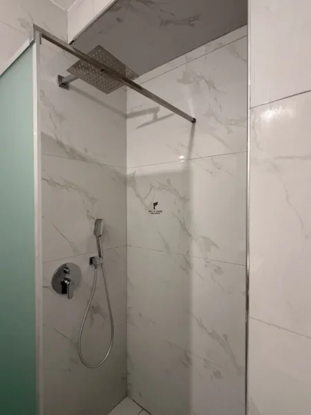 Tirane, jepet me qera apartament 1+1 Kati 5, 62 m² 650 € (BLLOK)
