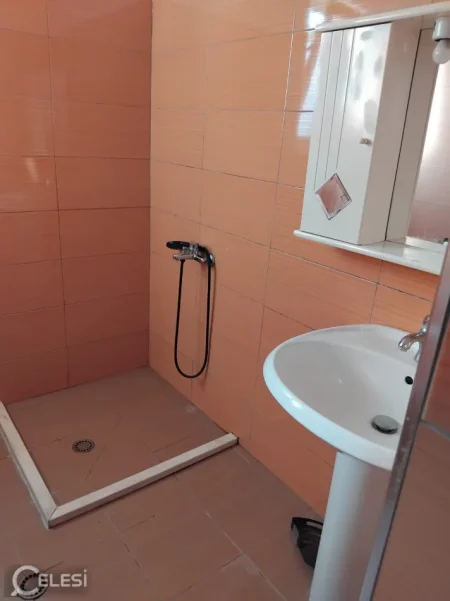 Tirane, jepet me qera apartament 1+1 Kati 2, 72 m² 300 € 