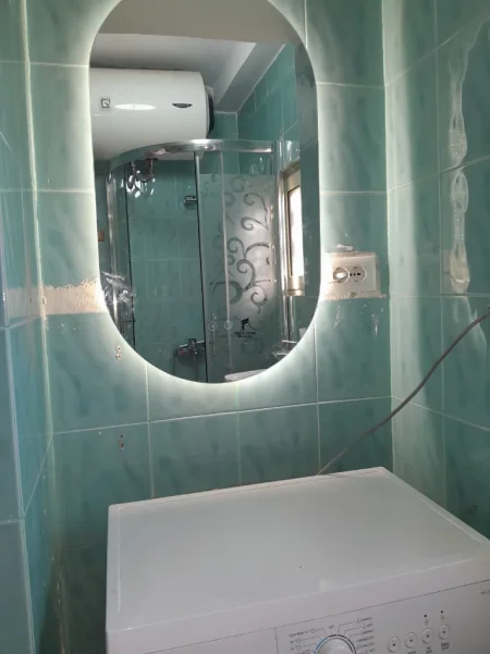 Tirane, jepet me qera garsonier Kati 4, 45 m² 600 € (QENDER)