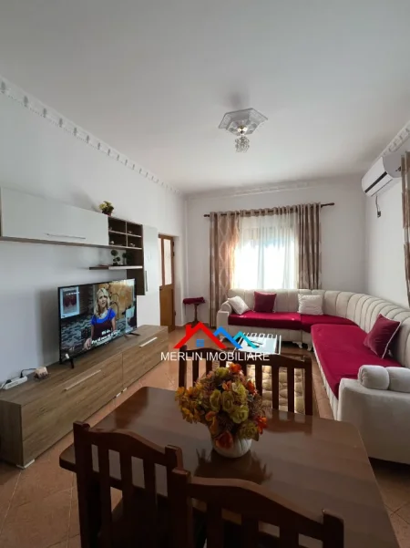 Tirane, jepet me qera apartament 2+1+Ballkon Kati 2, 90 m² 530 € (RRUGA SIRI KODRA)