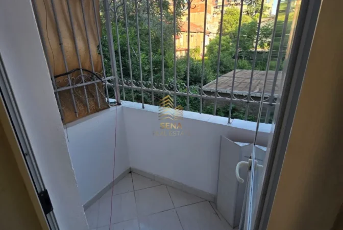 Tirane, jepet me qera apartament 1+1+Ballkon Kati 2, 60 m² 480 € (21 Dhjetori)