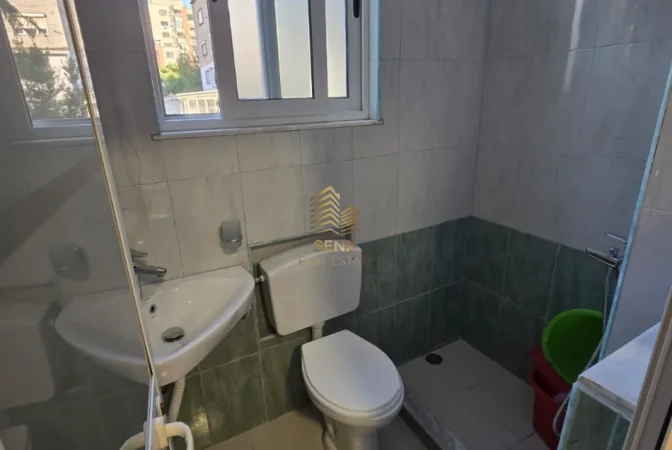 Tirane, jepet me qera apartament 1+1+Ballkon Kati 2, 60 m² 480 € (21 Dhjetori)