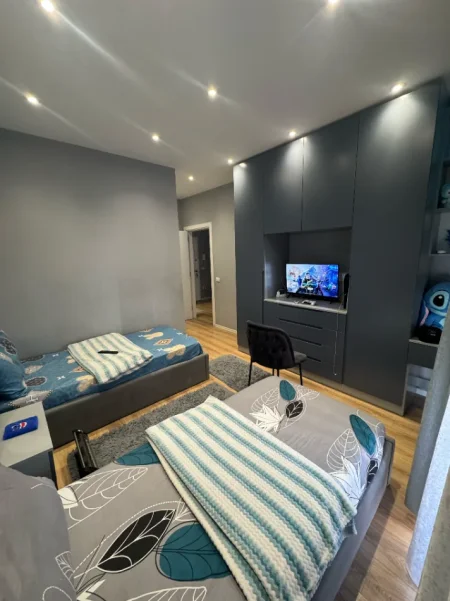 Tirane, jepet me qera apartament 2+1 Kati 2, 98 m² 500 € (Rruga Donald Trump, "White Crown" Kamez)
