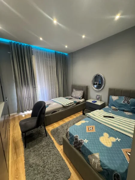 Tirane, jepet me qera apartament 2+1 Kati 2, 98 m² 500 € (Rruga Donald Trump, "White Crown" Kamez)