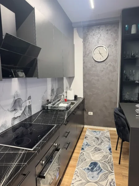Tirane, jepet me qera apartament 2+1 Kati 2, 98 m² 500 € (Rruga Donald Trump, "White Crown" Kamez)