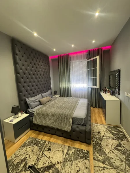 Tirane, jepet me qera apartament 2+1 Kati 2, 98 m² 500 € (Rruga Donald Trump, "White Crown" Kamez)