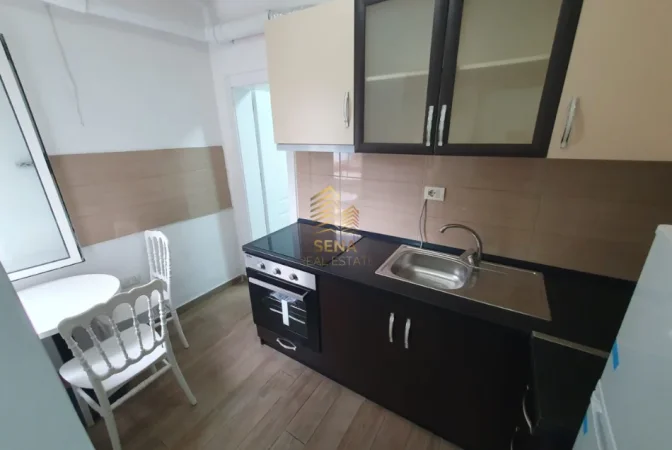 Tirane, jepet me qera garsonier 1+1 Kati 4, 40 m² 450 € (21 Dhjetori)