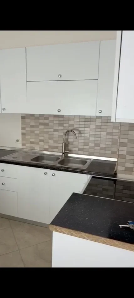 Tirane, jepet me qera apartament 2+1 Kati 2, 80 m² 600 € (Don Bosko)