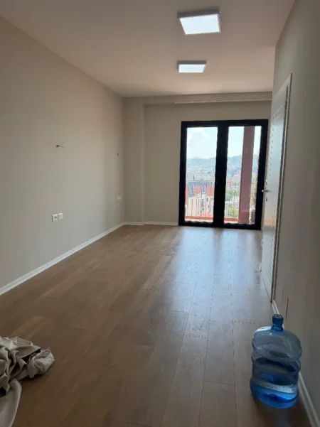 Tirane, jepet me qera apartament 2+1+Ballkon , 160 m² 2.500 € (Garden Building)
