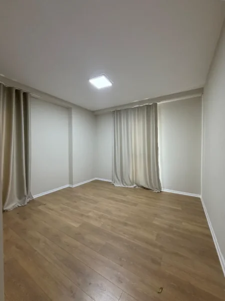 Tirane, jepet me qera apartament 2+1+Ballkon , 160 m² 2.500 € (Garden Building)