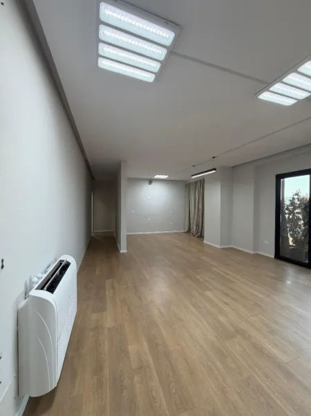 Tirane, jepet me qera apartament 2+1+Ballkon , 160 m² 2.500 € (Garden Building)