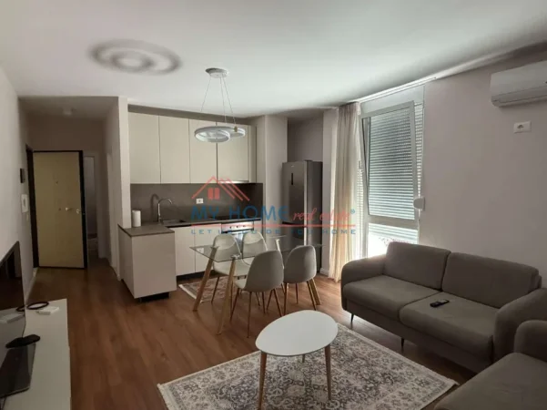 Tirane, jepet me qera apartament 2+1+Ballkon Kati 2, 67 m² 750 € (Rruga e Barrikadave)