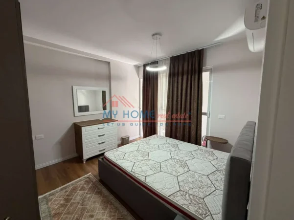 Tirane, jepet me qera apartament 2+1+Ballkon Kati 2, 67 m² 750 € (Rruga e Barrikadave)