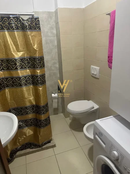 Tirane, jepet me qera apartament 1+1+Ballkon Kati 0, 75 m² 520 € (QENDER)