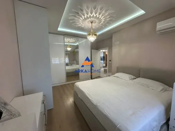 Tirane, jepet me qera apartament 2+1+Ballkon Kati 3, 80 m² 750 € 