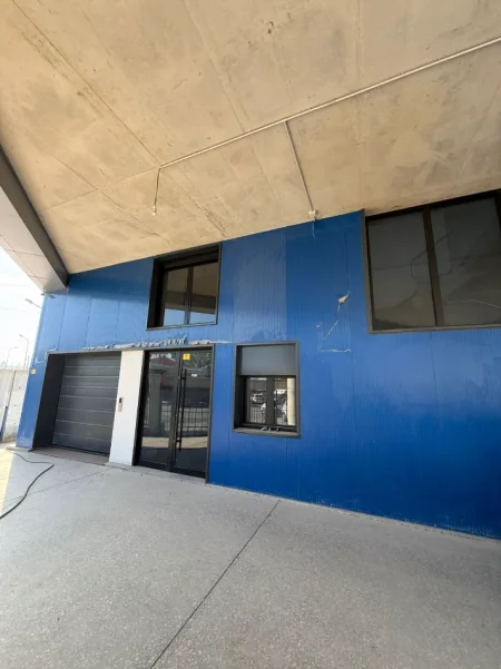 Tirane, jepet me qera ambjent biznesi , 1.250 m² (Autostrada Tirane-Durres)