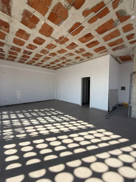 Tirane, jepet me qera ambjent biznesi , 1.250 m² (Autostrada Tirane-Durres)