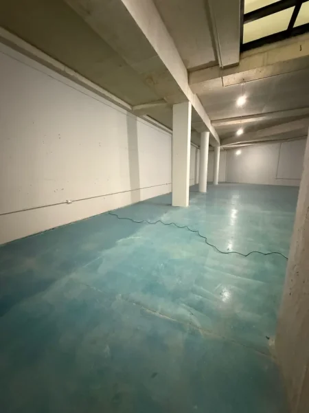 Tirane, jepet me qera ambjent biznesi , 1.250 m² (Autostrada Tirane-Durres)