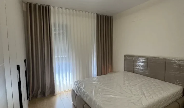 Tirane, jepet me qera apartament 1+1 Kati 4, 68 m² 700 € 