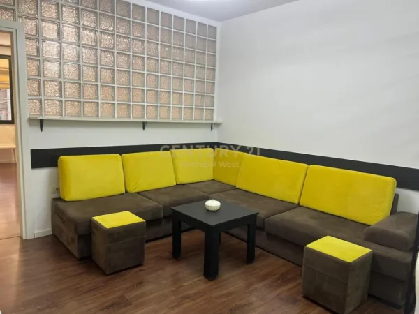 Tirane, jepet me qera apartament 1+1 Kati 1, 50 m² 500 € (Xhamia e Tabakeve)