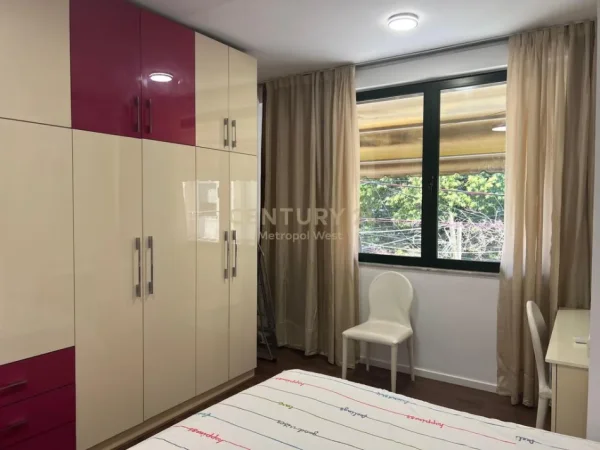 Tirane, jepet me qera apartament 1+1 Kati 1, 50 m² 500 € (Xhamia e Tabakeve)