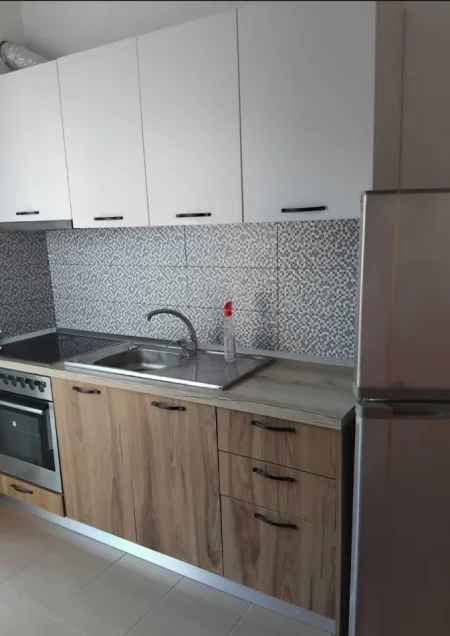 🏡 Jepet me Qera Apartament 1+1 tek  Rruga  "Jordan Misja", pranë Mobileri Mondial,   500 mije leke