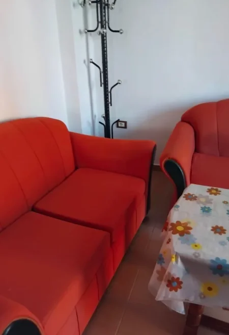 🏡 Jepet me Qera Apartament 1+1 tek  Rruga  "Jordan Misja", pranë Mobileri Mondial,   500 mije leke