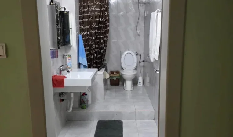 Tirane, jepet me qera apartament 2+1 Kati 2, 100 m² 650 € 