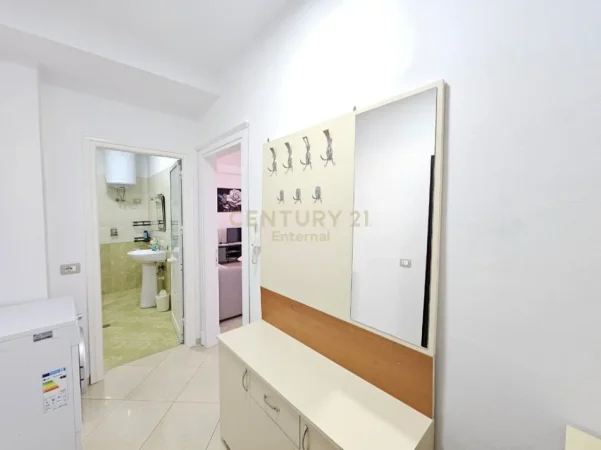 MIne Peza jepet me qera apartament 2+1, 700 €