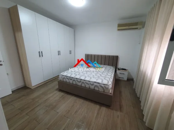 Tirane, jepet me qera apartament 1+1+Ballkon Kati 4, 40 m² 475 € (RRUGA E DURRESIT,BLLOKU I AMBASADAVE)