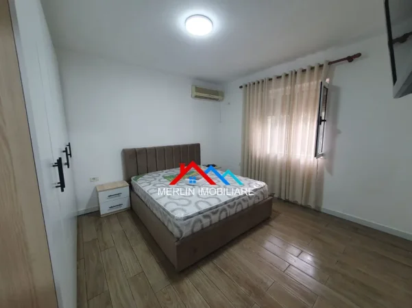 Tirane, jepet me qera apartament 1+1+Ballkon Kati 4, 40 m² 475 € (RRUGA E DURRESIT,BLLOKU I AMBASADAVE)
