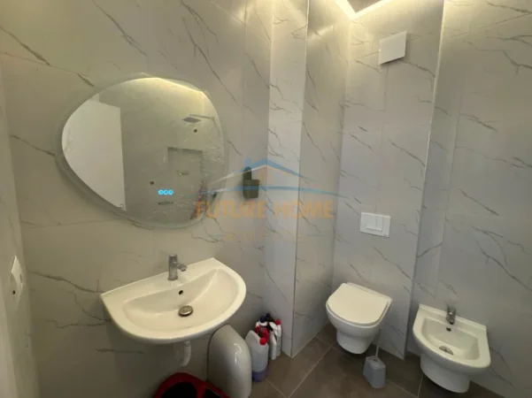 Tirane, jepet me qera apartament 1+1 Kati 9, 82 m² (Zogu i Zi)