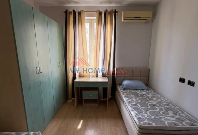 Tirane, jepet me qera apartament 2+1+Ballkon Kati 6, 78 m² 650 € (Rruga Petro Nini Luarasi)